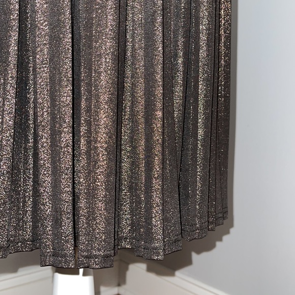 Oasis Metallic Pleated Skirt - Picture 7 of 7